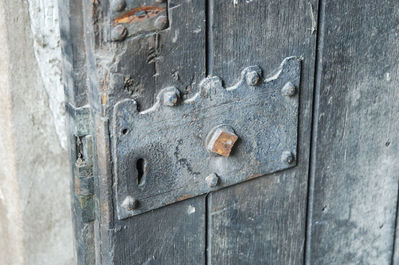 03 - West door, outside lock plate
